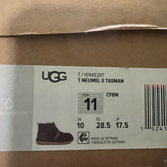 Toddler winter Ugg boots. - Picture 9 of 10